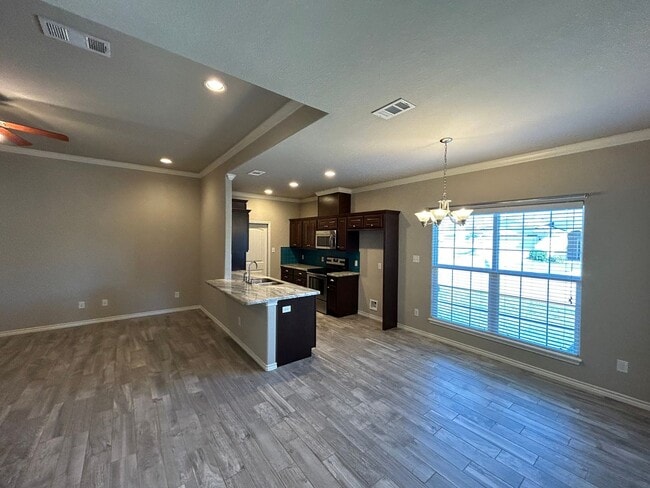Building Photo - 3 bed/3 bath in South College Station Avai...