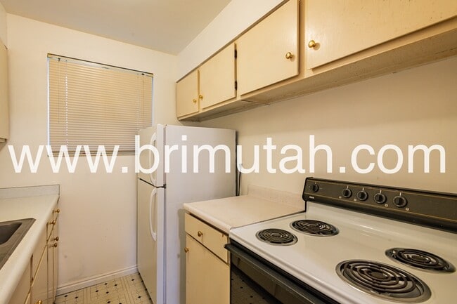 Building Photo - 1418-1426 S. 1100 E. - 7S