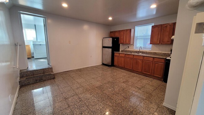 Building Photo - 540 Palace Ct