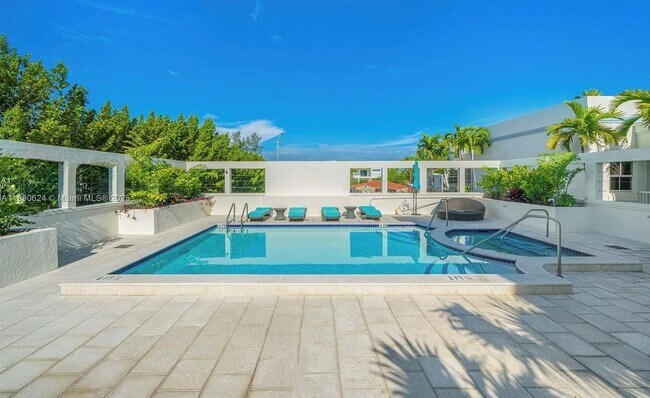 Building Photo - 9172 Collins Ave