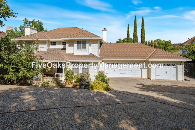Primary Photo - 2025 Moonstone Cir