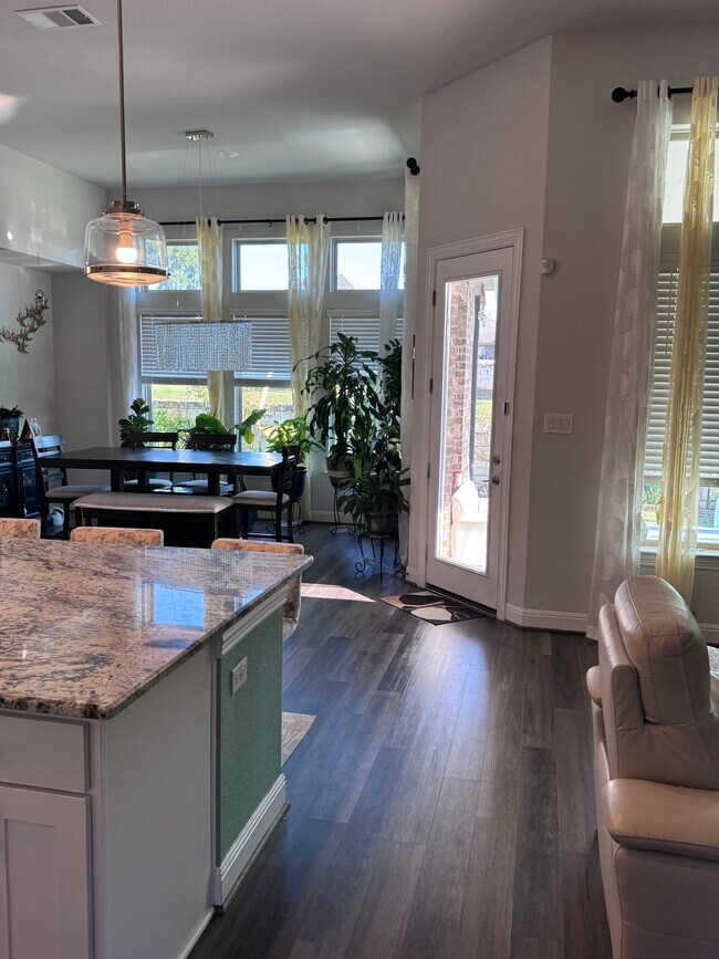 Building Photo - 513 Lambert Cv