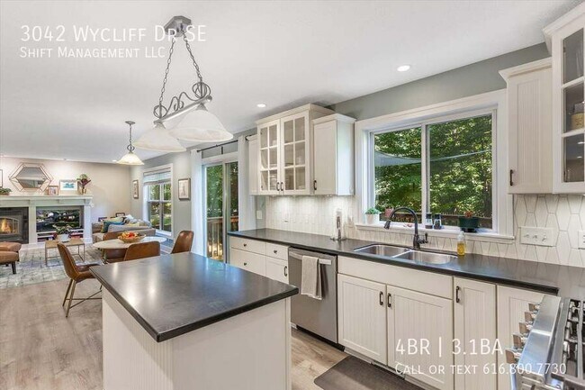 Building Photo - 3042 Wycliff Dr SE