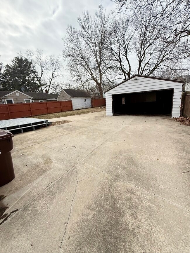 Building Photo - 723 Glendale Ave