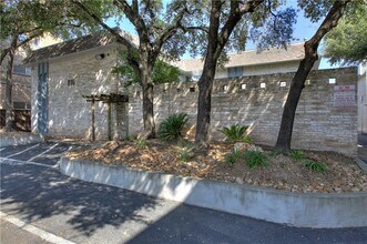 Building Photo - 816 W N Loop Blvd