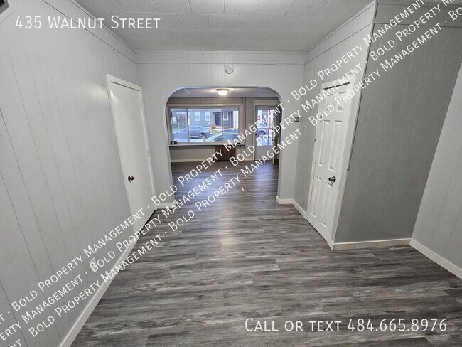 Building Photo - 435 Walnut St