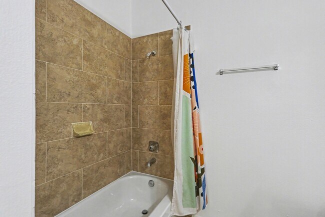 Building Photo - 600 Wilcrest Dr