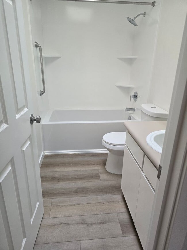 Building Photo - 3 bed 2 bath Single Home for Rent in Grants Pass