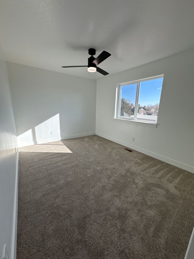 Building Photo - 729 W 350 N