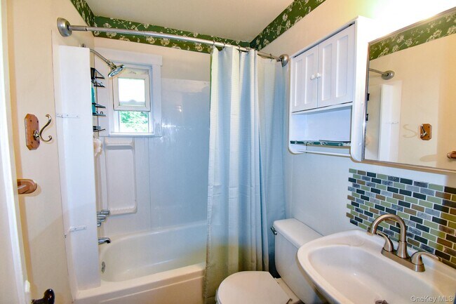 Building Photo - 376 Terryville Rd