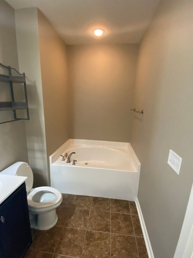 Building Photo - 2643 Lily Way