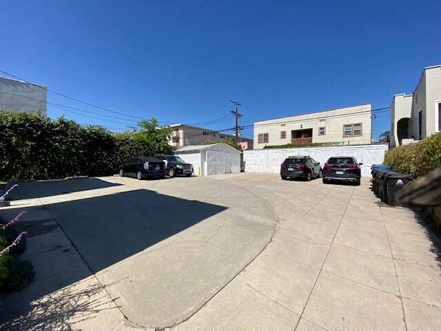 Building Photo - 162 S Catalina St