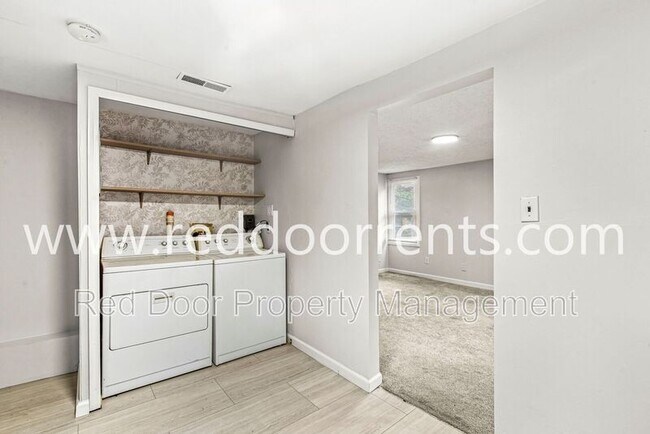 Building Photo - 4733 E 18th St