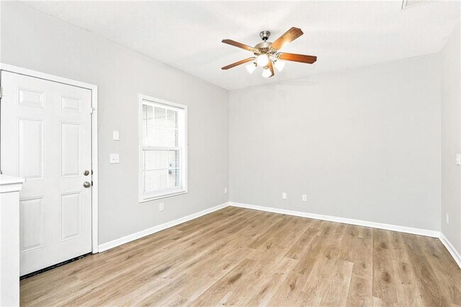 Building Photo - 8641 Thomas Ln