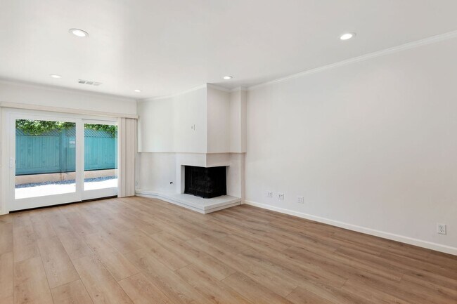 Building Photo - Beautifully redone Spanish duplex in peaceful and centrally-located Hidden Valley!