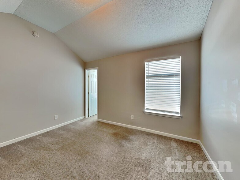 Building Photo - 300 Barshay Dr