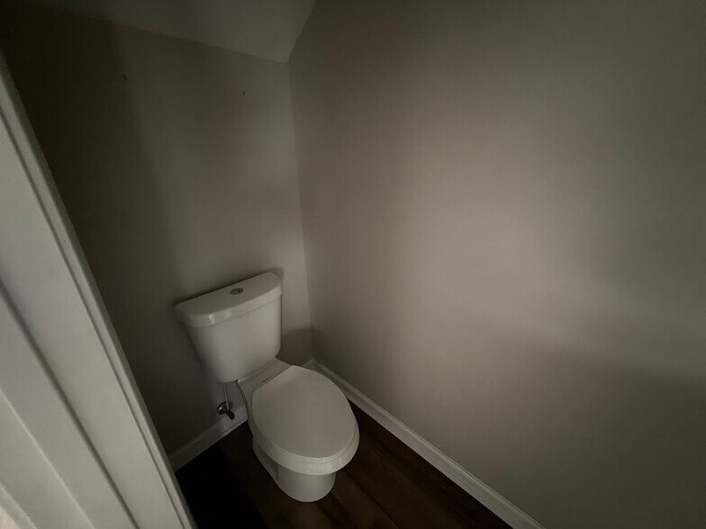 Building Photo - Room in Townhome on Timber Ridge Dr