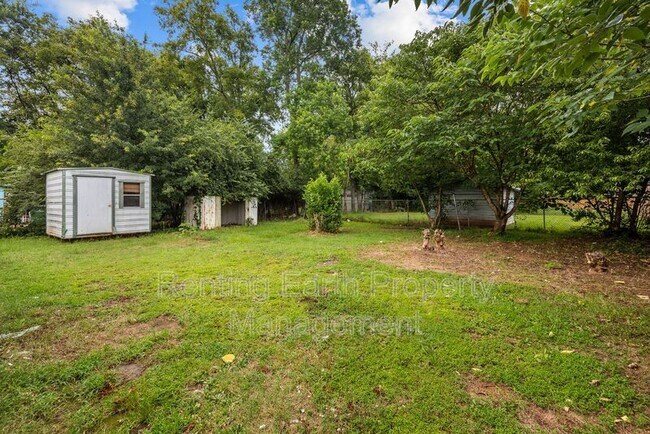 Building Photo - 426 Brookview Dr