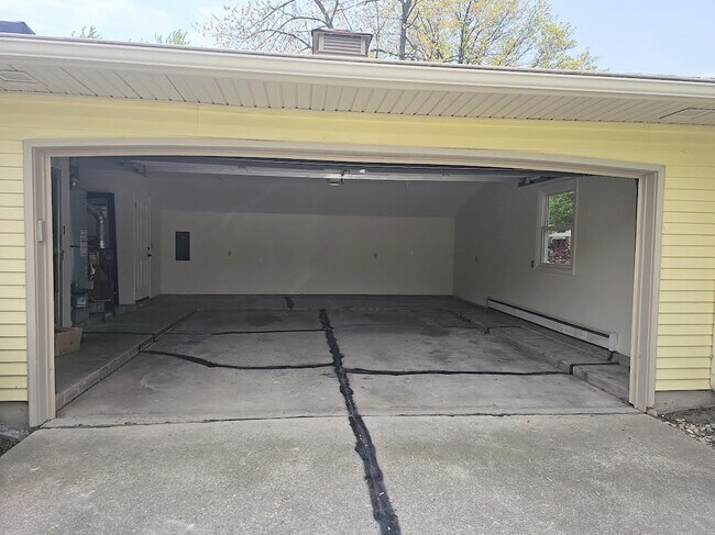 Building Photo - 2907 Greenbriar Dr