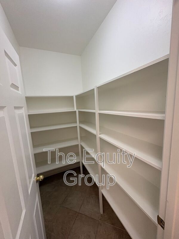 Building Photo - 4911 W Elkhorn Ave