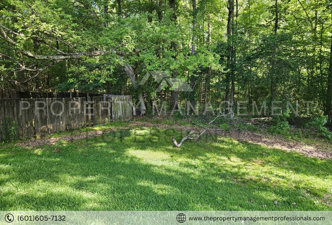 Building Photo - 1732 Brookhollow Cir