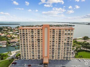 Building Photo - 4900 Brittany Dr S