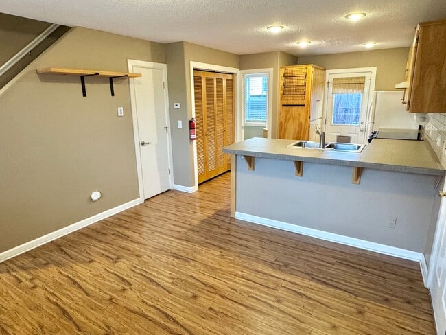 Building Photo - Boise Neighborhood 2-Story with A/C, Attached Garage, Fenced Backyard