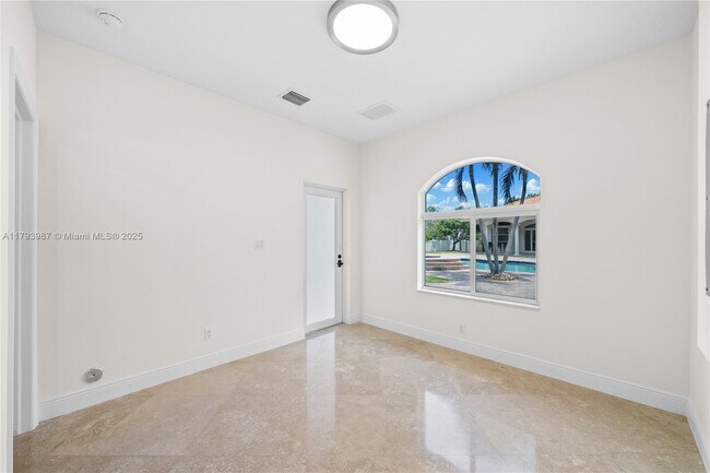 Building Photo - 9400 SW 93rd Ct