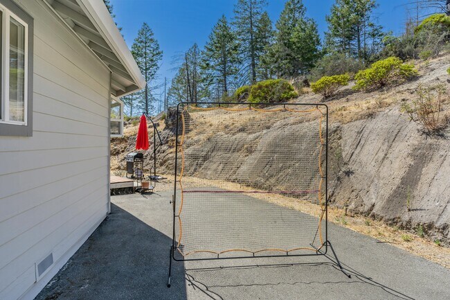 Building Photo - 323 Bodmer Ln