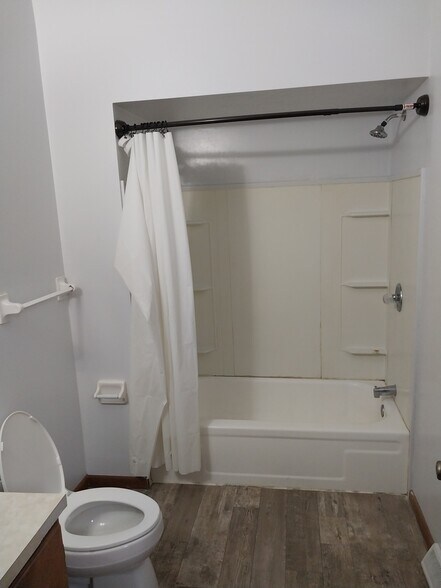 Building Photo - 14041 Ravenna Ave NE