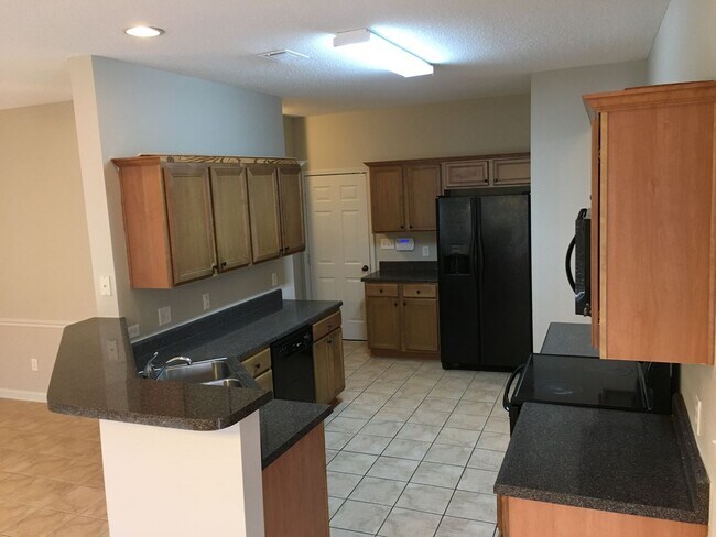 Building Photo - Beautiful 4br Lakeland home with a HUGE bonus room! Over 3300 sq ft! Pets are owner's approval, f...