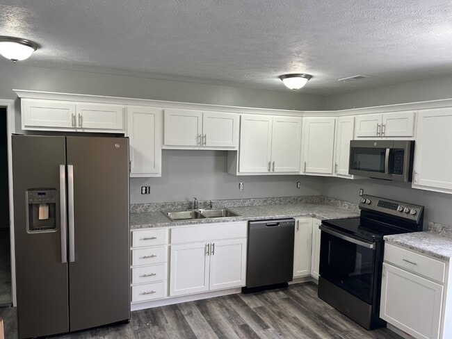 Building Photo - NP Rentals - 2321 W 18th St #3