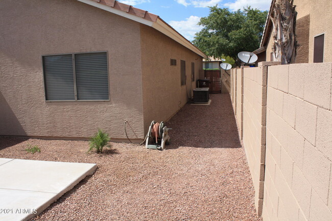 Building Photo - 6757 W Avenida Del Rey