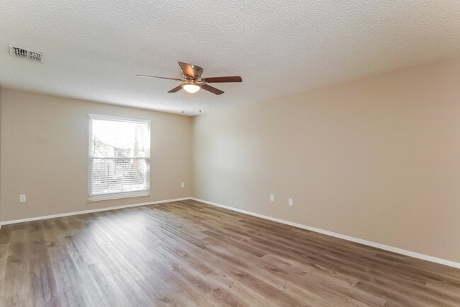 Building Photo - 1175 Lambert Ln