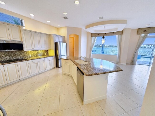 Building Photo - 5028 SW 170th Ave