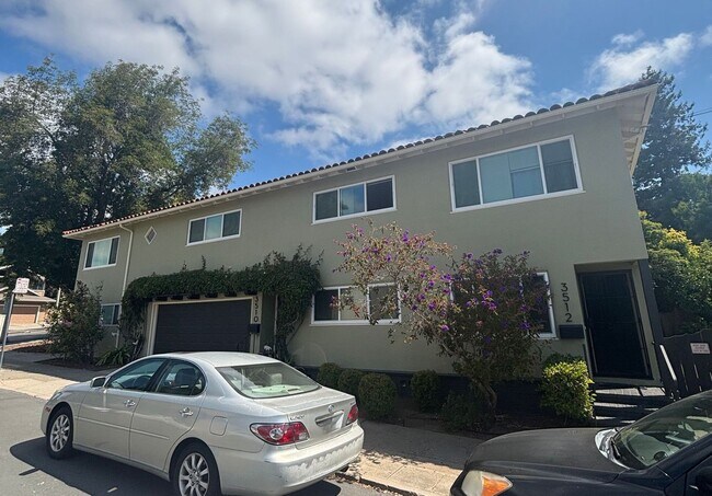 Building Photo - 4000-4006 35th Ave