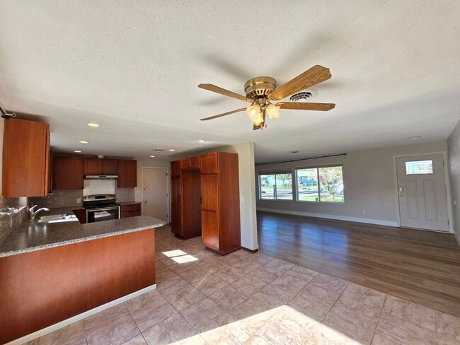 Building Photo - 1601 S Yelm St