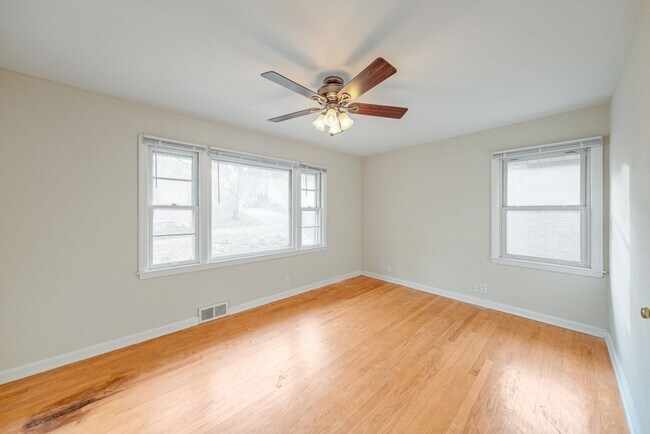 Building Photo - Charming 2-Bedroom Home with Bonus Space & Fenced Yard – Just Off Prospect Ave!