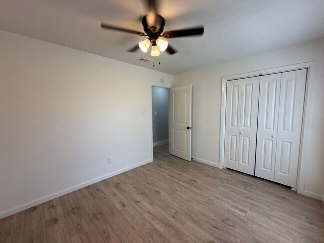 Building Photo - 1255 Valencia Ln