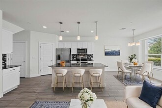 Building Photo - 1810 Roseburg Dr