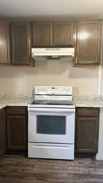 Electric Stove/oven - 255 16th Street Pl SE
