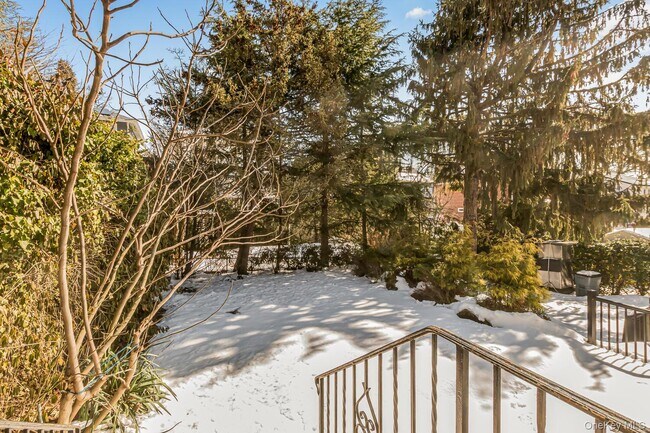 Building Photo - 5630 Riverdale Ave