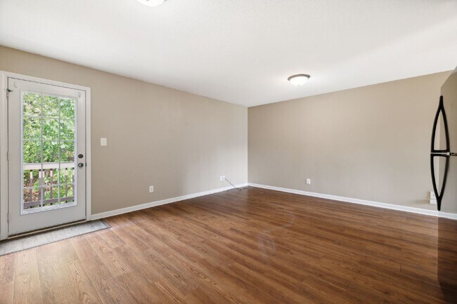 Building Photo - 1723 C THISTLEWOOD DR Clarksville, TN 37042