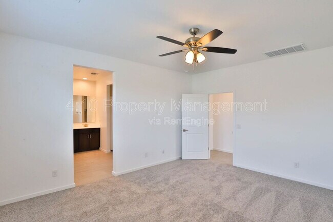 Building Photo - 4470 E Clydesdale St