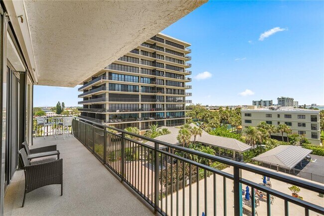 Building Photo - 7650 Bayshore Dr