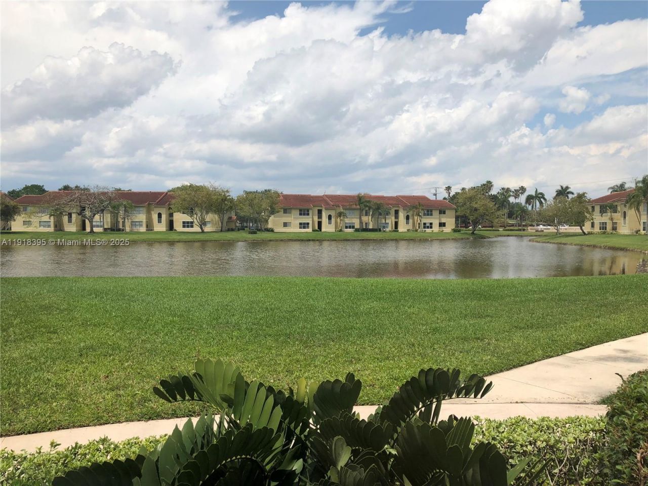 Building Photo - 12430 Vista Isles Dr