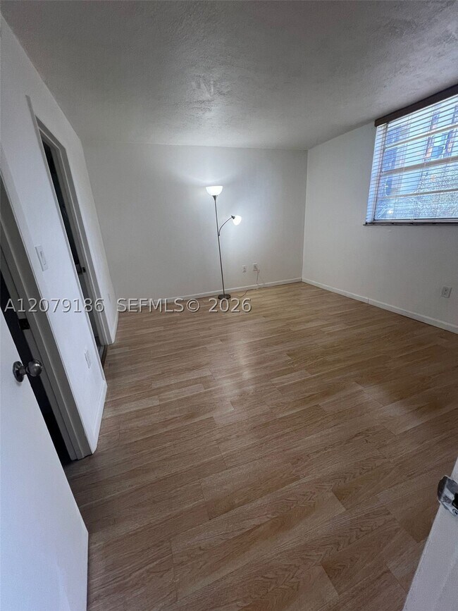 Building Photo - 10090 NW 80th Ct