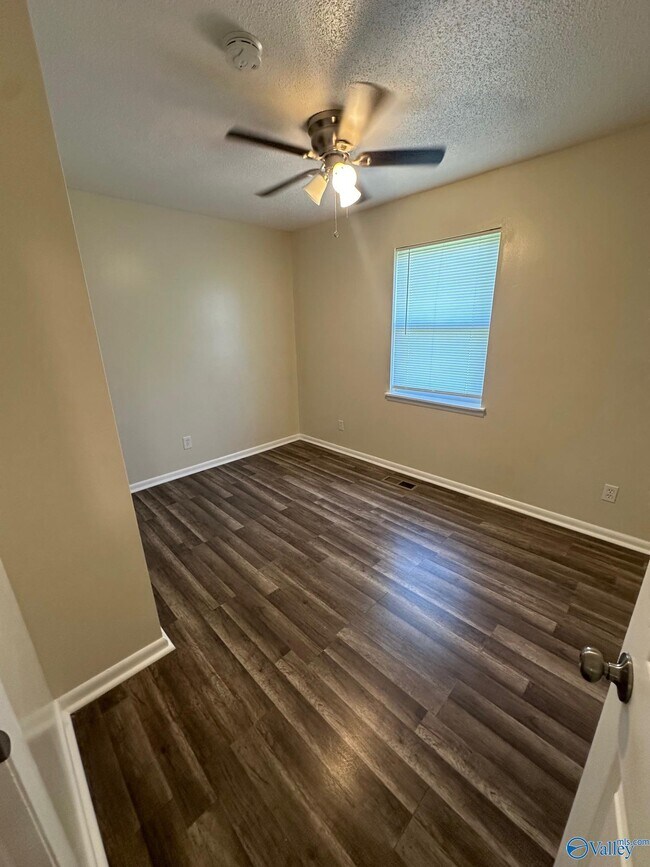 Building Photo - 120 Draper Dr