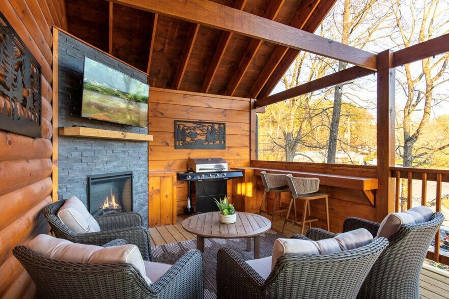 Building Photo - 3936 Valley View Dr