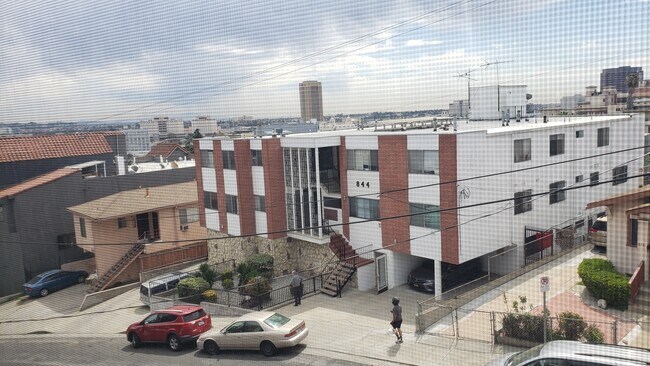 Building Photo - 845 N Bunker Hill Ave